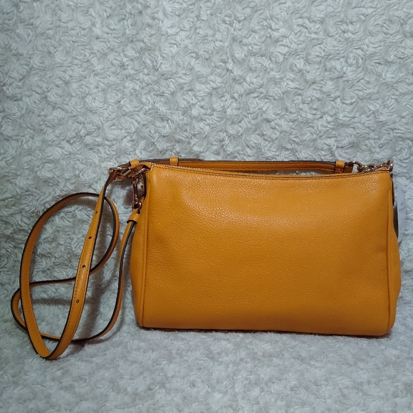 **SOLD** Coach Pebble Leather Carrie Crossbody Bag - Picture 4 of 8